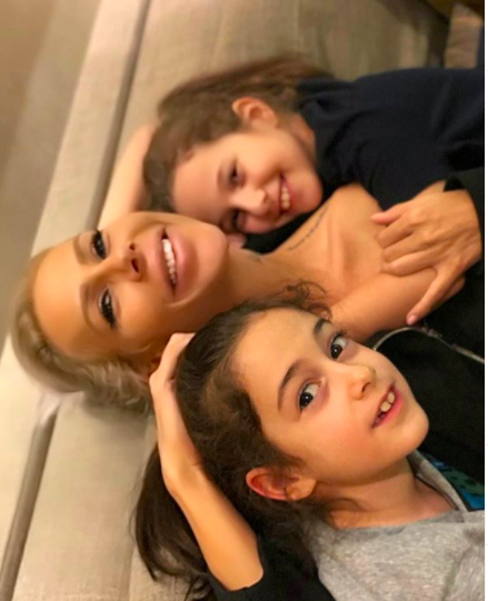 Hande Acar kimdir yaşı kaç estetiksiz hali nasıldı? - Resim: 1