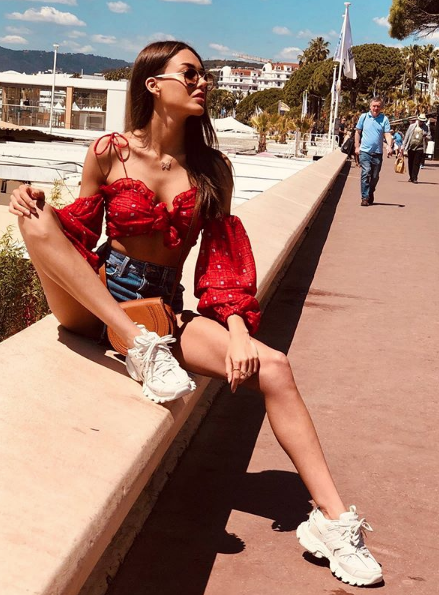 Dilan Çiçek Deniz Cannes Film Festivali için Fransa'da Cannes pozu gecikmedi - Resim: 2