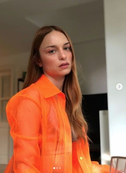 Nilperi Şahinkaya fileli çorabı leopar elbisesiyle yaktı yıktı Yasak Elma'nın Cansu'su - Resim: 4