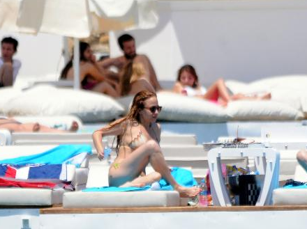 Ayşe soluğu Çeşme'de aldı - Resim: 3