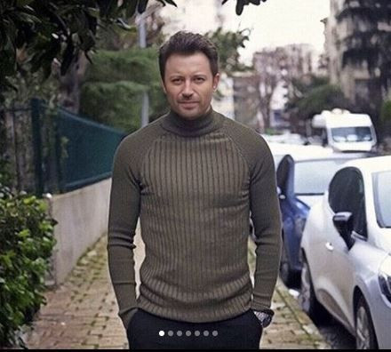 Dizilerin yakışıklı oyuncusundan olay aşı paylaşımı! - Resim: 1