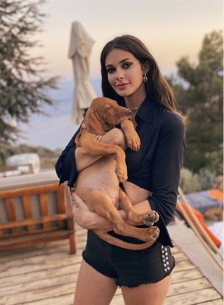 Defne Samyeli'nin kızı Deren Talu Baran Tınaz'la aşkını herkese bu pozla duyurdu - Resim: 2