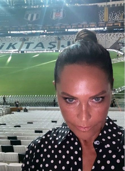 Hülya Avşar 'Yaş 19' dizisi için hazır sete çıkıyor derin yırtmacıyla da olaydı! - Resim: 4