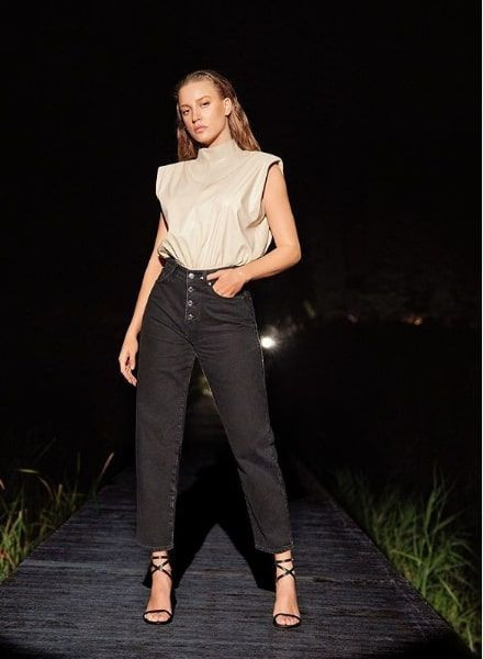 Serenay Sarıkaya ile annesi İzmir depremine dönüş yolunda yakalandı - Resim: 3