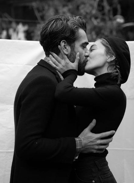 'Yayılacaksa aşk yayılsın' deyip Neslihan Atagül Kadir Doğulu'yla dudak dudağa paylaştı - Resim: 4