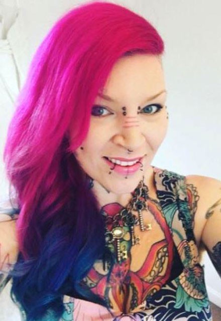 Sevgilisine hediye diye parmağını kesip verdi inanılmaz! - Resim: 1