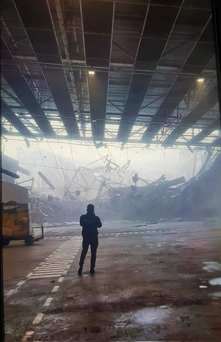 İstanbul Havalimanı'nda kargo terminali çöktü - Resim: 0