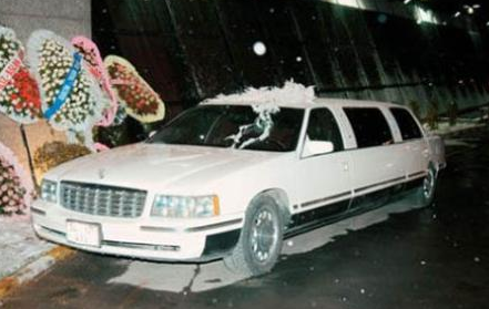 Ünlü oyuncu düğününe bu arabayla geldi - Resim: 3