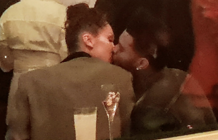 Eski aşkına geri döndü! Dudak dudağa yakalandılar - Resim: 2