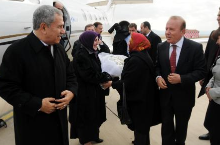 Arınç'a protestoya gözaltı - Resim: 1