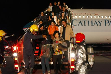 Motoru alev alan uçakta dehşet anları - Resim: 2