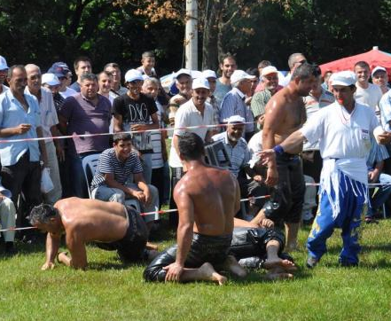 Pehlivanlar yağdan yumak oldu - Resim: 2