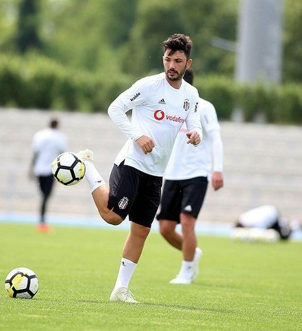 Fenerbahçe ve Galatasaray'dan Tolgay'a hücum - Resim: 1