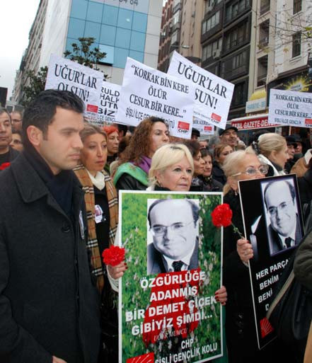 Uğur Mumcu mezarı başında anıldı - Resim: 2