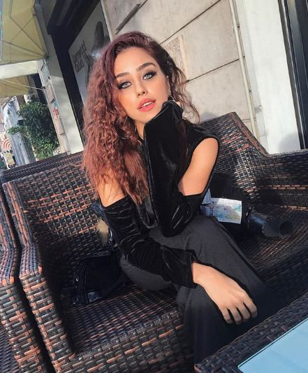 Hamdi Alkan'ın kızı Zeynep Alkan 'Hayat kadını olurum, soyunurum da...' - Resim: 1