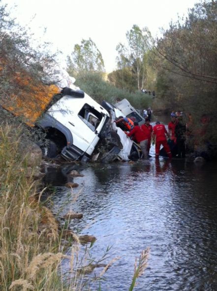 Katliam gibi kaza! 12 ölü  - Resim: 2