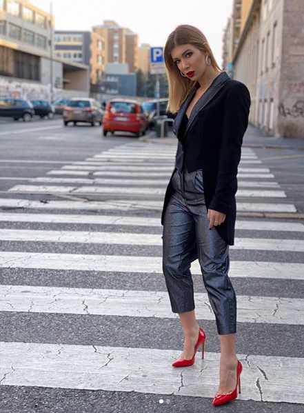 İtalyan model Bianca Dobroiu ülke tarihine geçti 55 gündür korona pozitif - Resim: 3