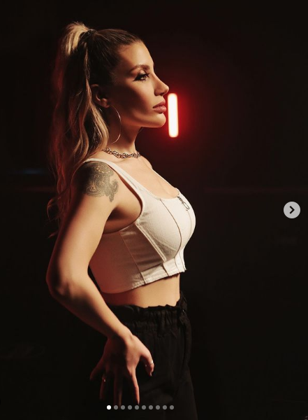 İrem Derici'den bomba Camdaki Kız göndermesi dizinin Muzo'su Enis Arıkan bakın ne yazdı - Resim: 1