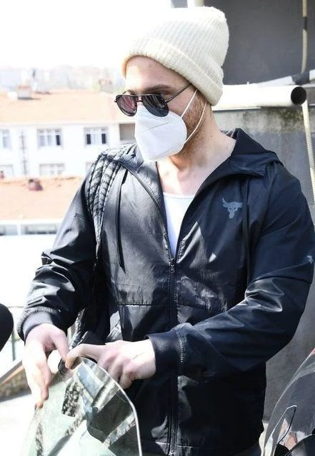 Hayranları ikiliyi böyle yakaladı Hande Erçel ile Kerem Bürsin baş başa tatilde! - Resim: 4