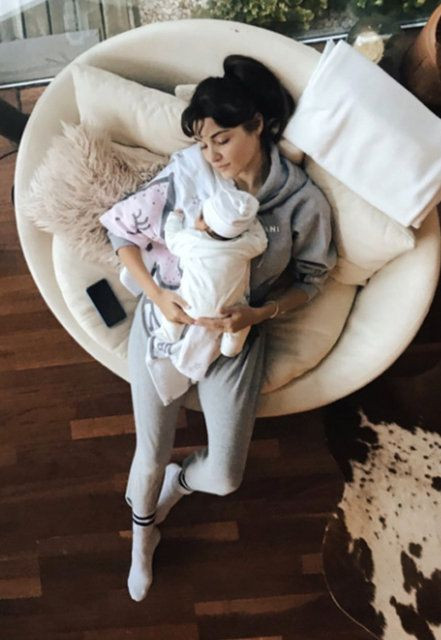 Hande Erçel: 'Tam Zamanlı Teyzecilik' notuyla Aylin Mavi ile pozlarını paylaştı! - Resim: 2