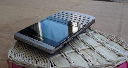 Bu cep BlackBerry Bold 9980 olabilir mi? - Resim: 3