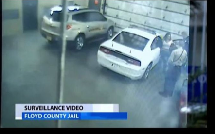 Hücrede genç kadına çıplak işkence - Resim: 2