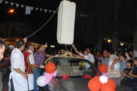 Dev dondurma otomobili ezdi! - Resim: 2