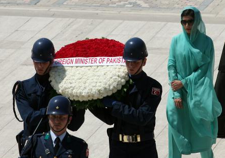 Aynı gün iki elbise değiştirdi - Resim: 4
