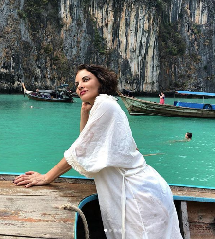 Göksel'in yataktaki cesur tatil pozu sosyal medyayı salladı - Resim: 1