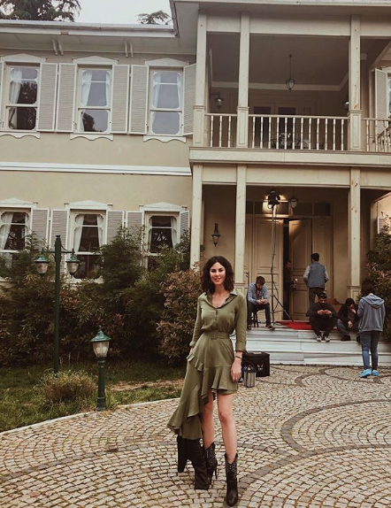 Defne Samyeli photoshopla boyunu uzattı! Sosyal medyada olay oldu! - Resim: 2