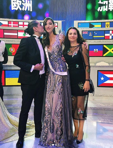 Estetikli çıkan Şevval Şahin Miss World’de ilk 30'a bile giremeyince...  - Resim: 1