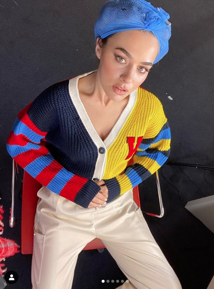 Bensu Soral'a hediye edilen heykel Banu Alkan'a benzetildi alay konusu oldu - Resim: 1