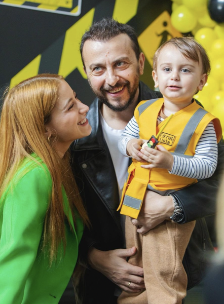 Hazal Kaya hamilelik iddialarını o sözlerle cevapladı! Fikret Ali’nin kardeşinin cinsiyeti bakın ne olacakmış… - Resim: 1