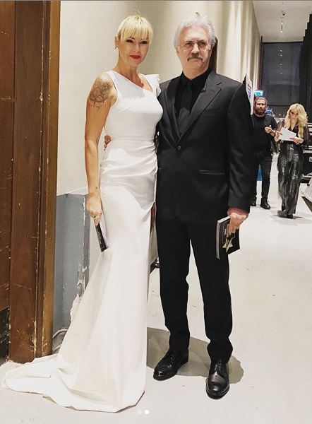 Pınar Altuğ'un derin yırtmaçlı elbisesi büyüledi! Ünlü isimler de sessiz kalamadı - Resim: 2