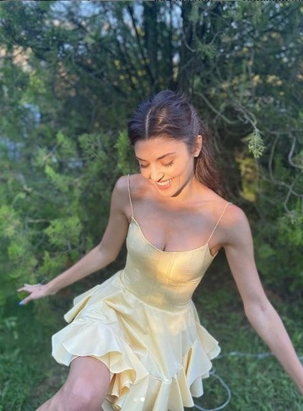 Hande Erçel kısa sürede milyonlara ulaştı Kerem Bürsin'le öpüşmesi olay oldu - Resim: 3