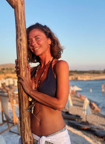 Sette silikonları patlayınca sinir krizi geçiren Ece Uslu'nun bikinili pozları olay! - Resim: 3