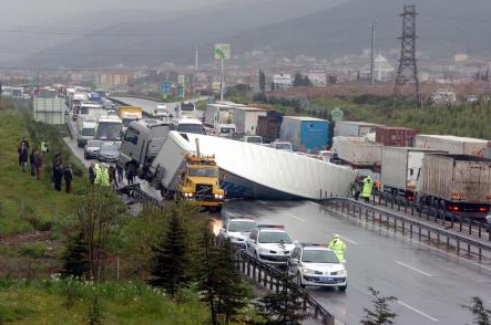 TEM'de böyle kaza görülmedi - Resim: 3