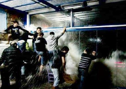 Dev dalgalarla böyle mücadele ettiler - Resim: 4