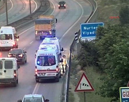 MHP'lilere miting dönüşü taşlı saldırı - Resim: 3