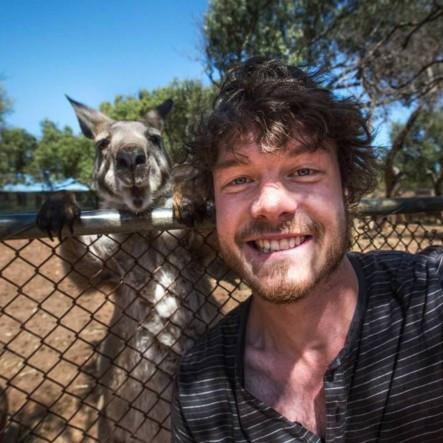 Bütün hayvanlarla kanka gibi poz veren adam - Resim: 3