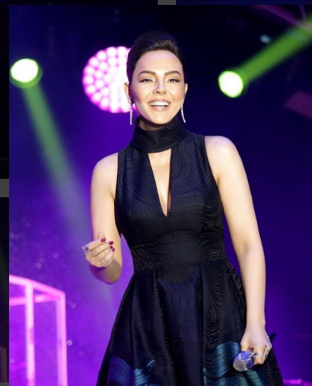 Ebru Gündeş'in fotoğrafındaki şaşırtan detay - Resim: 3