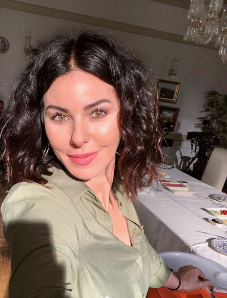 Defne Samyeli photoshopla boyunu uzattı! Sosyal medyada olay oldu! - Resim: 1