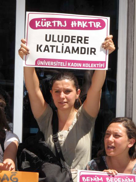 Zincirli kürtaj eylemcileri - Resim: 2