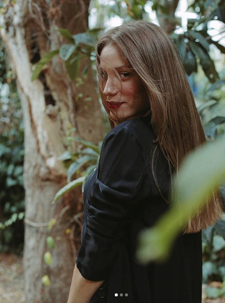 Serenay Sarıkaya'nın seksi pozları sosyal medyayı yıktı geçti! Takipçilerinden beğeni yağmuru - Resim: 2