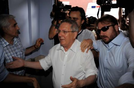 Aziz Yıldırım hastaneye kaldırıldı - Resim: 2