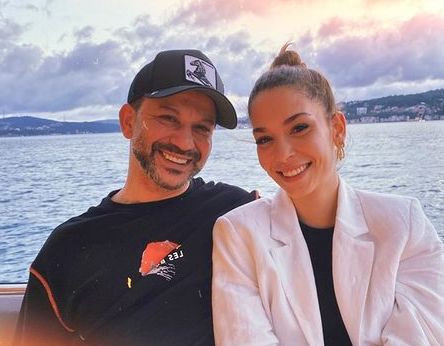 Rıza Kocaoğlu Cihangir'de bir güzelle kameralara hazırlıksız yakalandı! Ne diyeceğini bilemedi! - Resim: 2