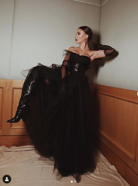 Serenay Sarıkaya'nın göğüs dekoltesi olay oldu 'makyajsız' deyip paylaştı - Resim: 4