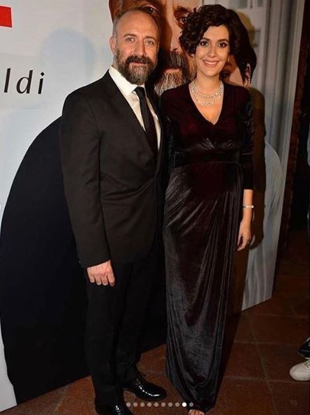 Bergüzar Korel ve Halit Ergenç'in 30 haftayı devirdik be ortak' pozu sosyal medyada olay! - Resim: 2