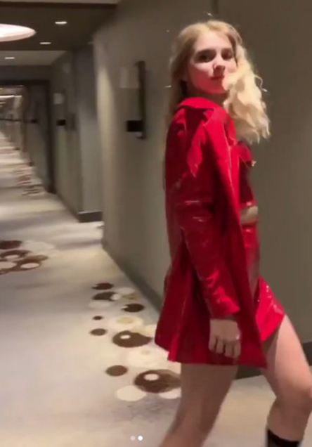 Aleyna Tilki yine olay! Yılbaşı gecesi kırmızı mini elbisesi ile büyüledi - Resim: 4