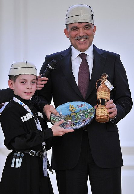 Gül'ün şapkalı fotoğrafları - Resim: 1